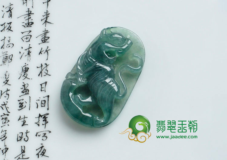 冰种油青缅甸翡翠虎牌挂件