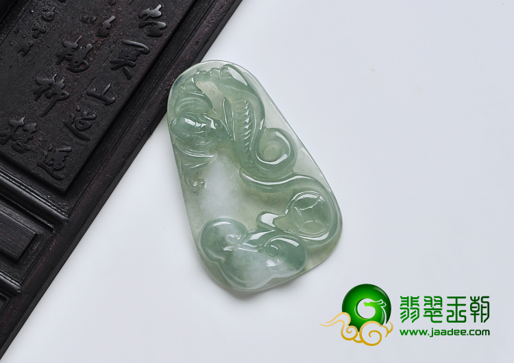 冰种晴水缅甸翡翠蛇牌挂件