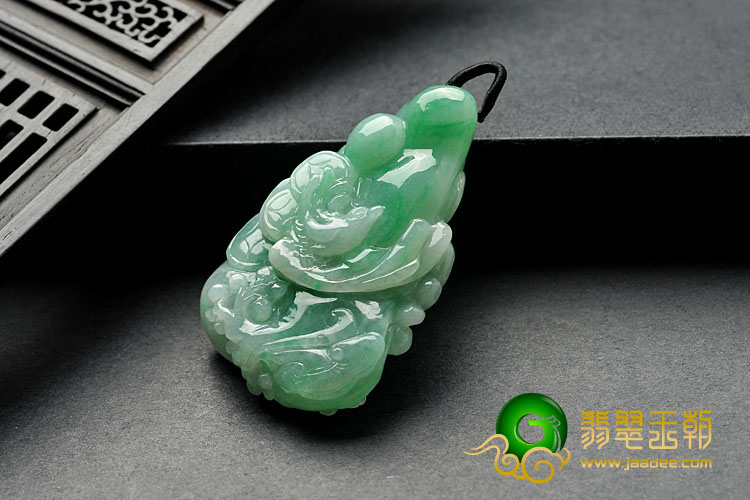 糯冰种翠色缅甸翡翠a货喜上眉梢挂件