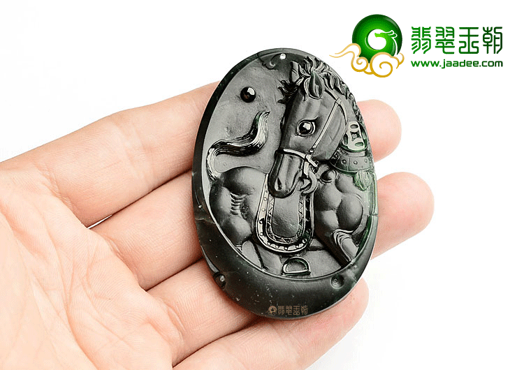 玻璃种墨翠马牌挂件