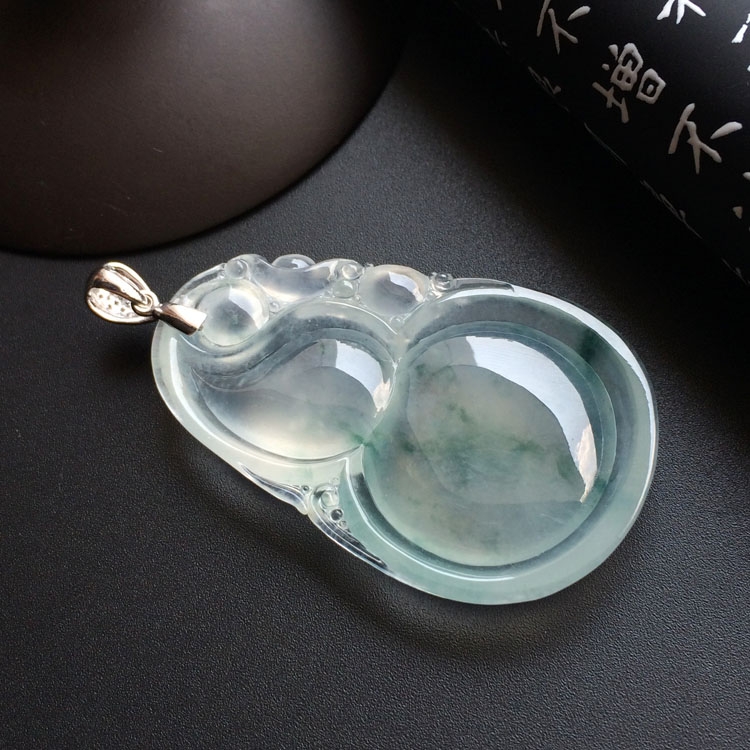 冰种飘花葫芦挂件