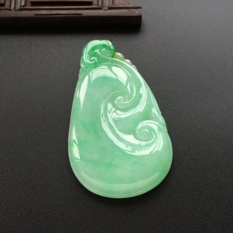 伟德国际怎样才能让翡翠的灵性得到保持_艺术市场_雅昌新闻