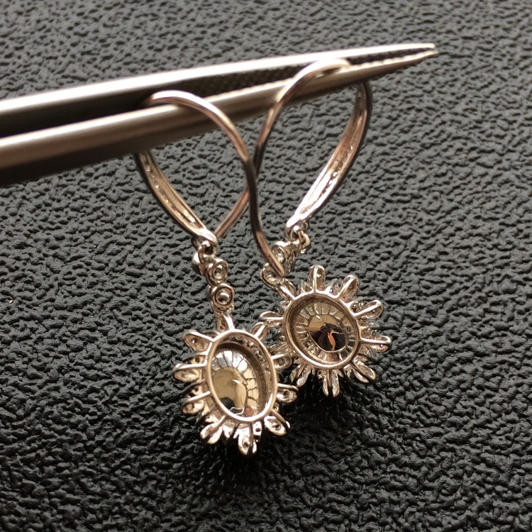 伟德国际耳钉-品牌男士、女士铂金、钻石、纯银、黄金、珍珠耳钉图片、价格