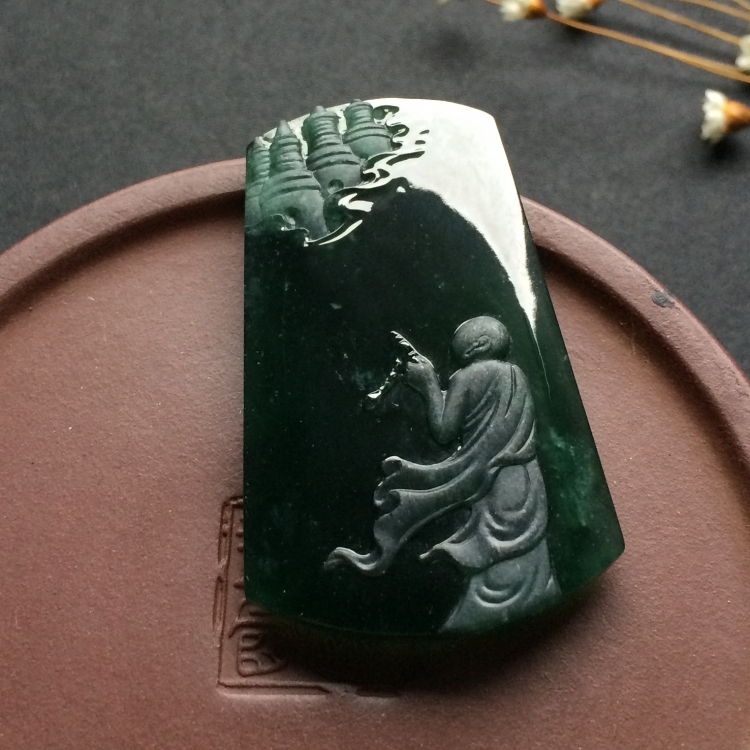 (超值推荐)冰种油青朝圣挂件 - 人物 - 翡翠王朝