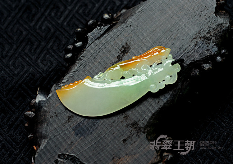 糯冰种三彩缅甸翡翠刀挂件