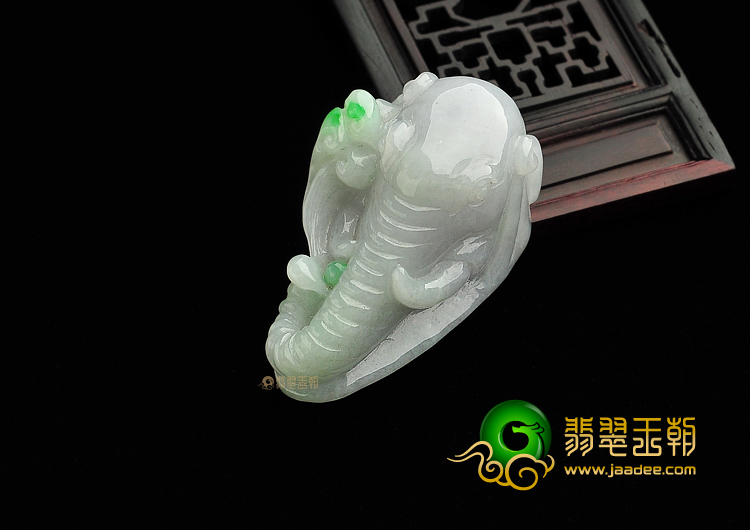 糯冰种略飘翠缅甸翡翠a货大象挂件
