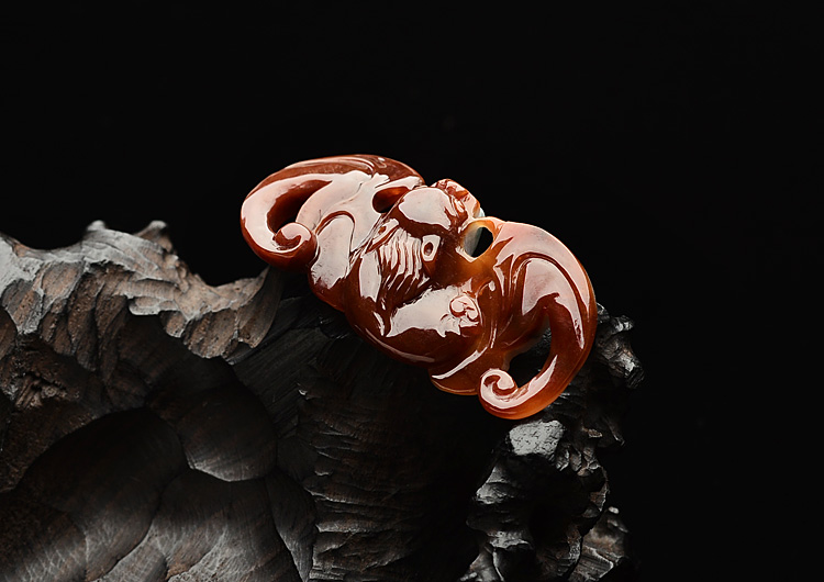 糯冰种褐红翡蝙蝠挂件 - 已售欣赏 - 翡翠王朝