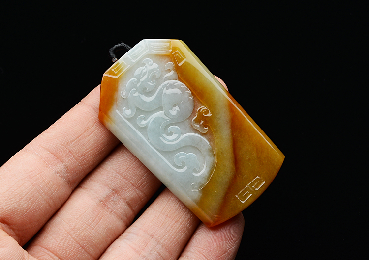 糯冰种红黄翡仿古龙牌挂件