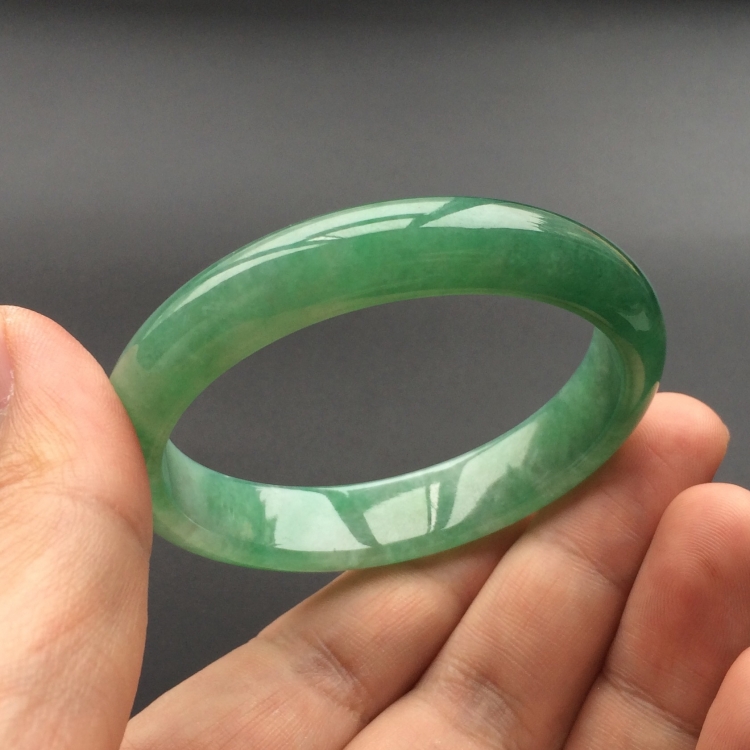 (超值推荐)糯冰种菠菜绿贵妃镯(52.7mm-46.2mm) - 贵妃 - 翡翠王朝