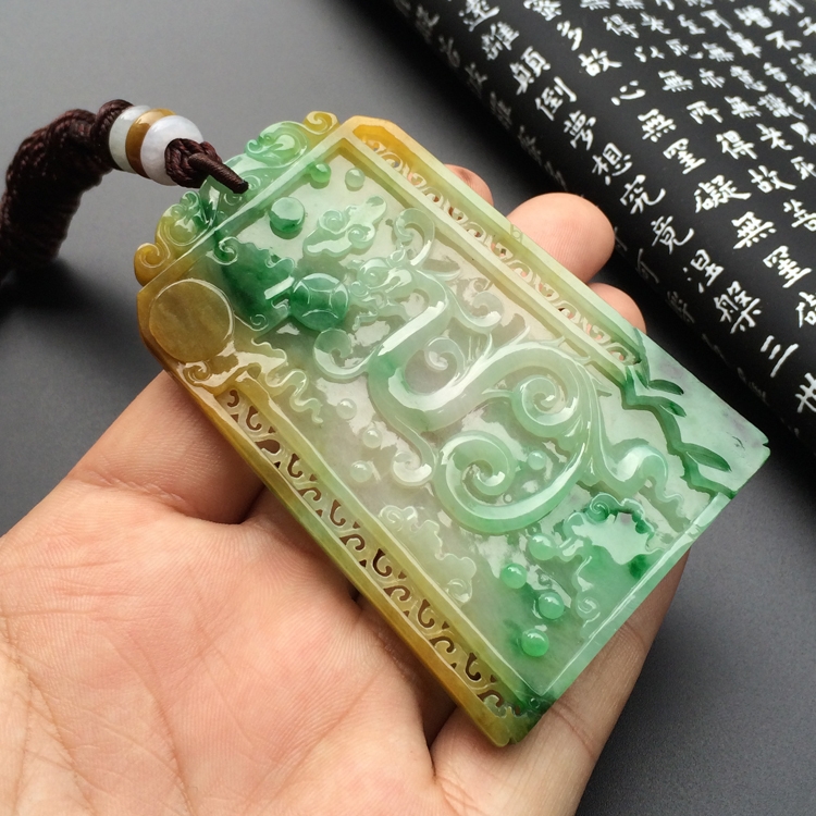 糯冰种黄加绿仿古龙牌挂件