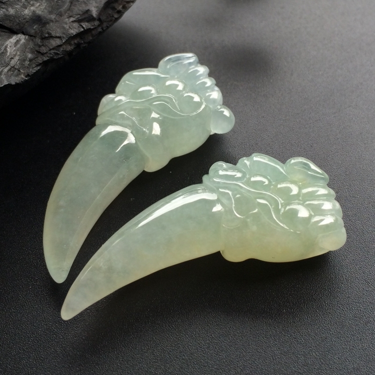 (超值推荐)糯冰种淡晴水龙牙挂件(一对)