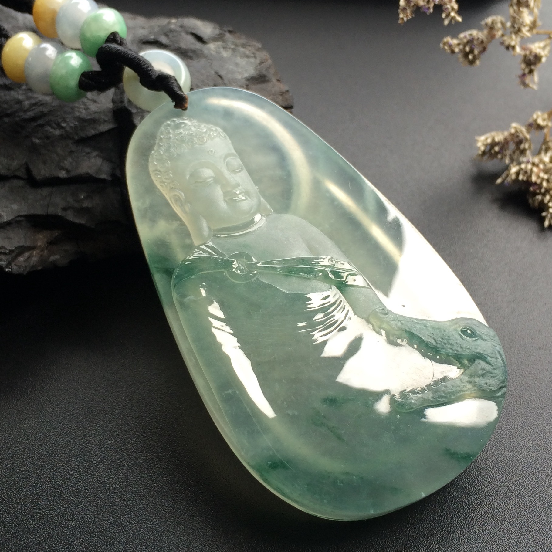 (超值推荐)(玉雕名家王立元作品)冰玻种飘花大日如来挂件