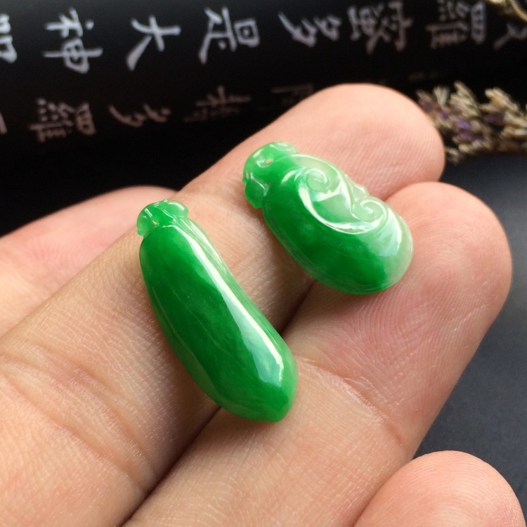 (超值推荐)糯冰种阳绿福瓜/如意胸坠面(一对)