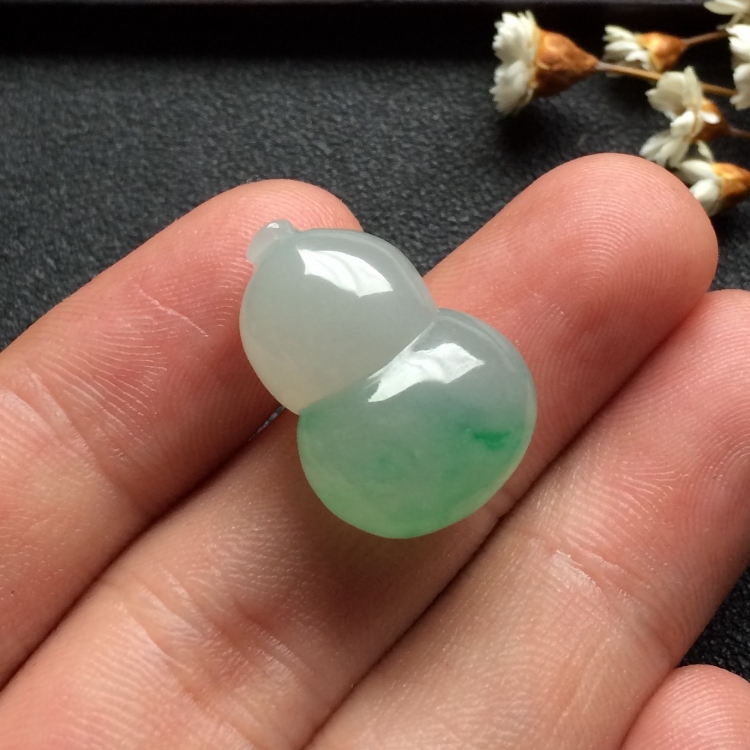 (超值推荐)糯冰种飘绿花葫芦挂件 - 葫芦 - 翡翠王朝