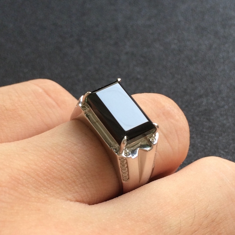 (超值推荐)冰种墨翠镶白金钻石马鞍戒指(男戒)