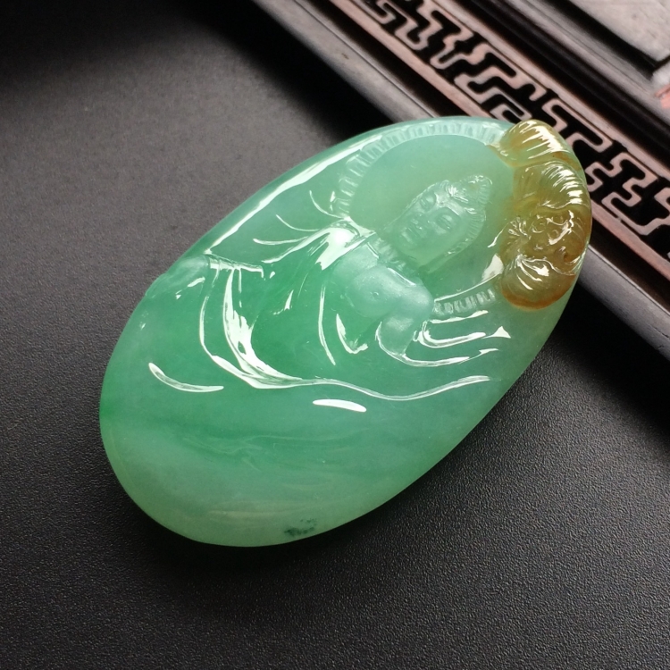 (超值推荐)糯冰种淡黄加绿佛佑天佐挂件