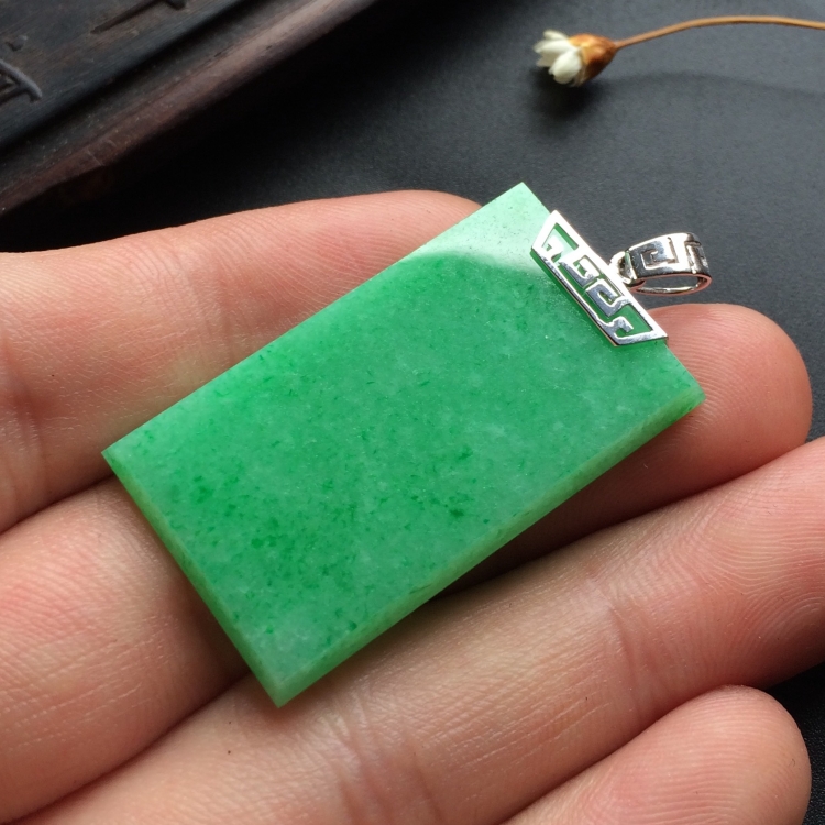 (超值推荐)糯冰种豆色平安无事牌挂件(金扣)