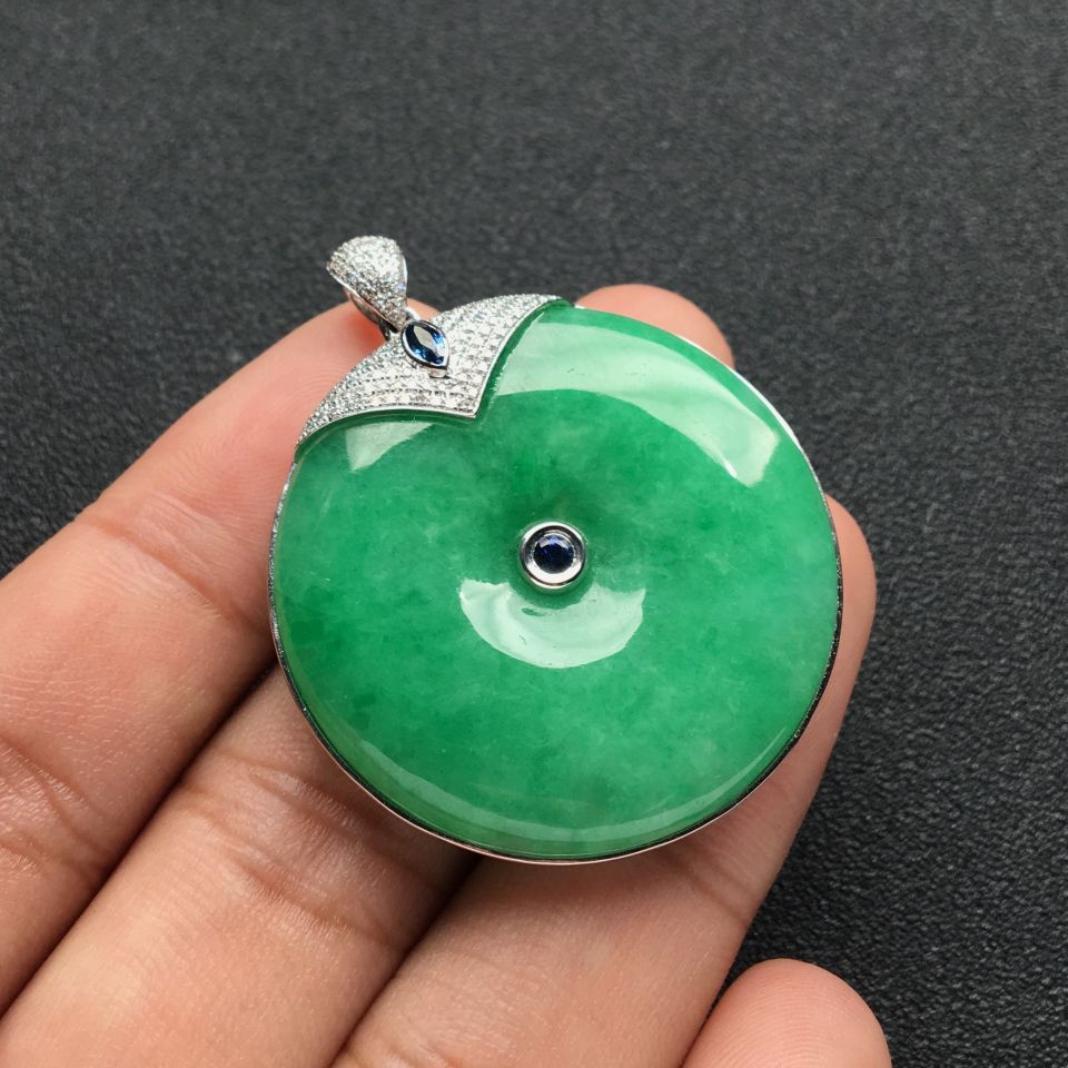 (超值推荐)镶白金钻石糯冰种豆绿平安扣胸坠