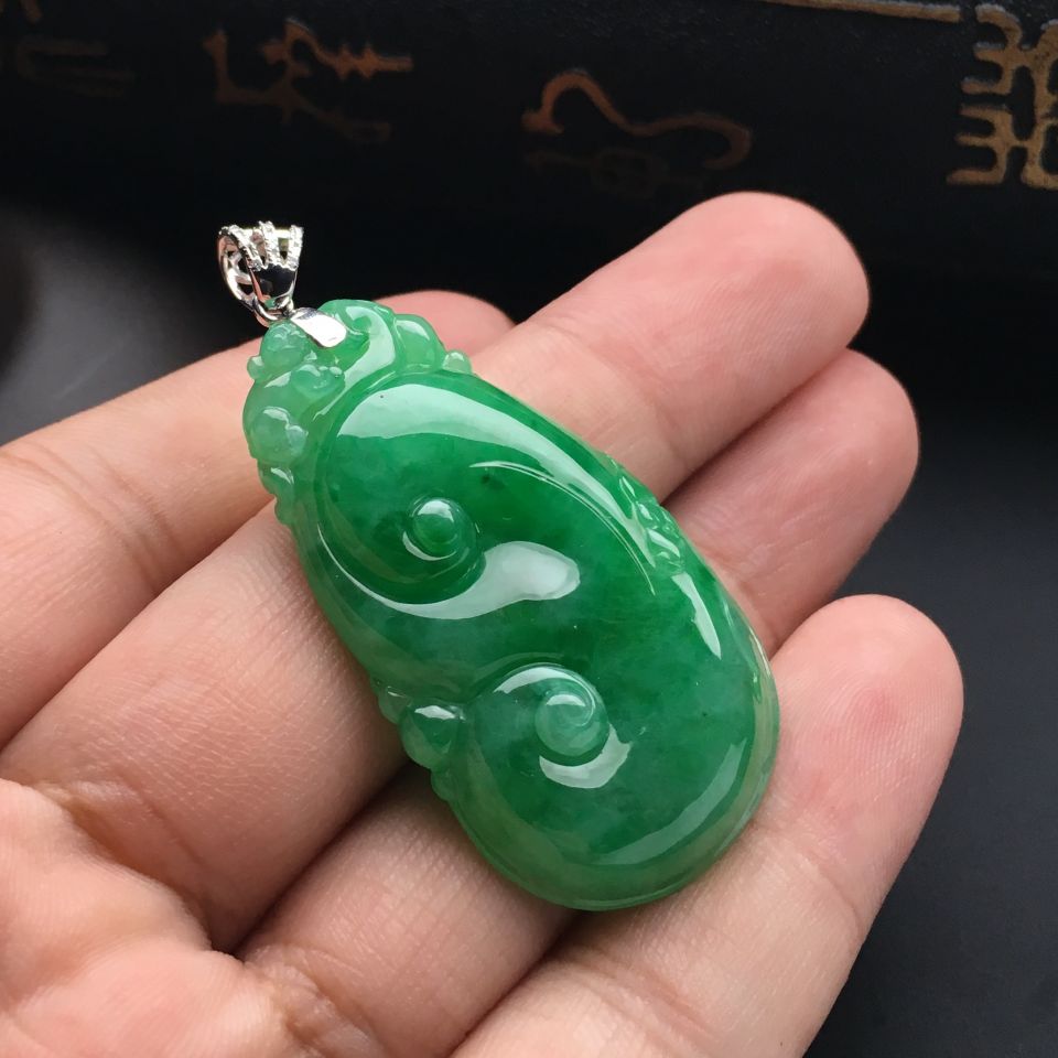 (超值推荐)糯冰种翠色如意挂件(金扣)